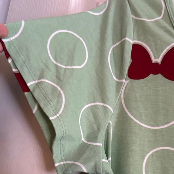 Disney Minnie Mouse LuLaRoe Green and Red Bow Accent Women's Tee - Picture 3 of 10